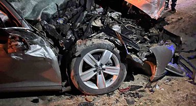 Çekiciye çarpan otomobilin sürücüsü yaralandı