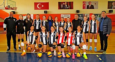 Çeşme Belediyespor Küçük Kız Voleybol Takımı şampiyonluğunu ilan etti