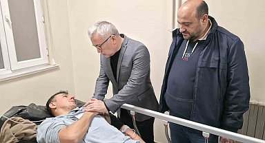 Cezaevi otobüsü kaza yaptı, Vali Şimşek yaralıları ziyaret etti