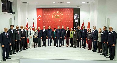 CHP Genel Başkanı Özel: "Cumhurbaşkanlığı Aday Ofisimizin temel gündemi, ekonomik ve sosyal krizdir"