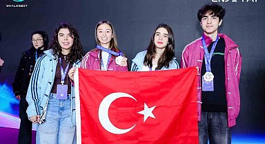 Çin'de yarışan Robotik takımından gümüş madalya