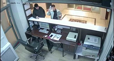 Çırak öğrencilerden örnek davranış: Aldıkları suyu kameraya gösterip parasını bıraktılar