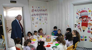 Cizre'de 4-6 yaş Kur'an kursu öğrencileri, çift dallı eğitimle hem eğleniyor hem öğreniyor