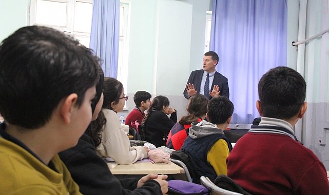 Cizre'de öğrencilere MEBİ'nin eğitimdeki etkisi anlatıldı