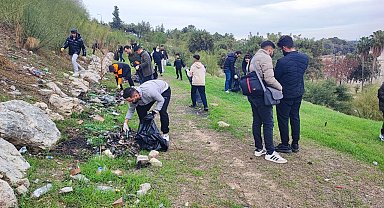 Çöpleri belediye yerine gönüllüler topladı