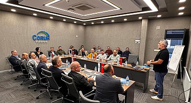 Çoruh EDAŞ'tan ilçe yöneticilerine etkili iletişim ve beden dili eğitimi