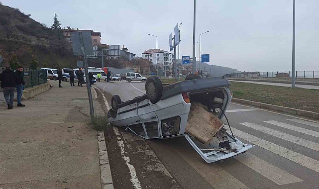Çorum'da hafif ticari araç ile otomobil çapıştı: 1 yaralı
