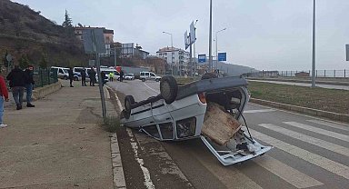 Çorum'da hafif ticari araç ile otomobil çapıştı: 1 yaralı