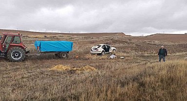 Çorum'da otomobil şarampole yuvarlandı: 2 yaralı