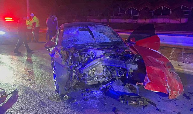 Çorum'da otomobil tıra çarptı: 1 ölü