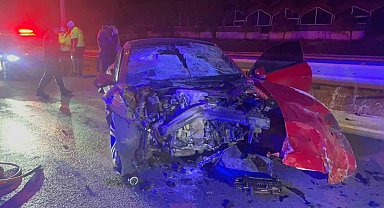 Çorum'da otomobil tıra çarptı: 1 ölü