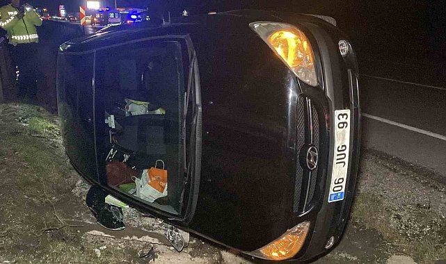 Çorum'da refüje çarpan otomobil yan yattı: 1'i bebek, 3 yaralı