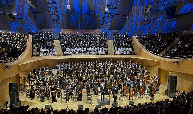 CSO'nun 200. yılı Dünya Koro Günü'nde 500 koristin verdiği konserle taçlandı