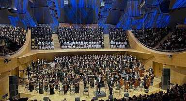 CSO'nun 200. yılı Dünya Koro Günü'nde 500 koristin verdiği konserle taçlandı