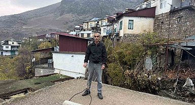 Çüngüş'te toprak evlere loğ çekiliyor