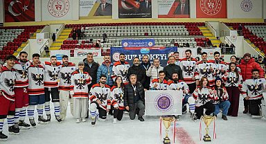 Curling ve Buz Hokeyinde çifte şampiyonluk