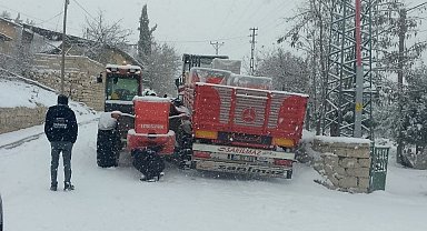 Darende'de kar yağışı etkili oluyor
