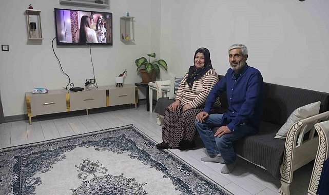 DEM partili milletvekilinin 'Şantiye şefi' yakıştırmasını yaptığı Bakan Kurum'a yuvasına kavuşan depremzedelerden destek