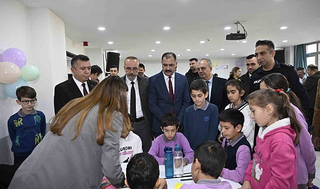 Demirci'de öğrenciler insan haklarını atölyelerde keşfetti