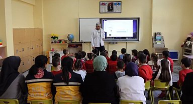 Demirözü'nde öğrencilere sağlık eğitimi verildi acil sağlık hizmetlerinin önemi anlatıldı