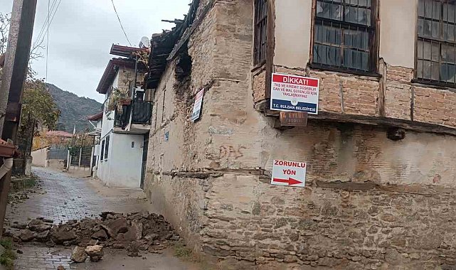 Denizli'de metruk kerpiç binanın duvarı çöktü