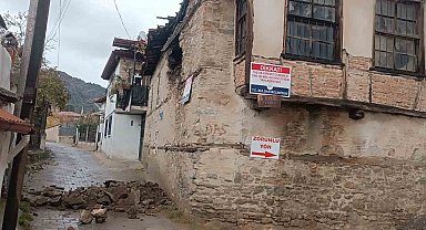 Denizli'de metruk kerpiç binanın duvarı çöktü