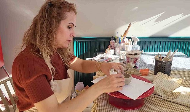 Depremde yaşadıklarını unutmak için sanata yöneldi