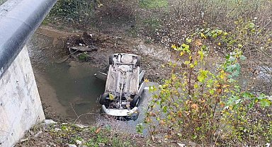 Dereye uçan otomobilin sürücüsü yaralandı