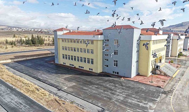 Develi'de Türkiye'de ilk ve tek akıllı sera kuruldu