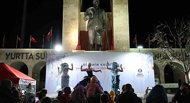 Didim Cumhuriyet Kent Meydanı'nda yılbaşı coşkusu her akşam devam ediyor