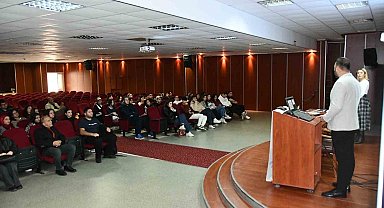 Didim MYO'lu öğrencilere yurtdışı ve kariyer fırsatları eğitimi verildi