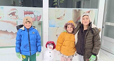 Diyadin'de çocuklar karın tadını kardan adam yaparak çıkardı