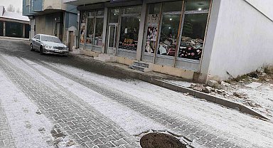 Diyadin'e mevsimin ilk karı düştü
