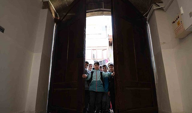 Diyarbakır'da 115 yıllık eğitim yuvasının ihtişamlı kapısı, 1 asırdır aralıksız öğrencilere açılıyor