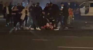 Diyarbakır'da düğün sonrası kavga: Damat, yerde yatan şahsa siper oldu