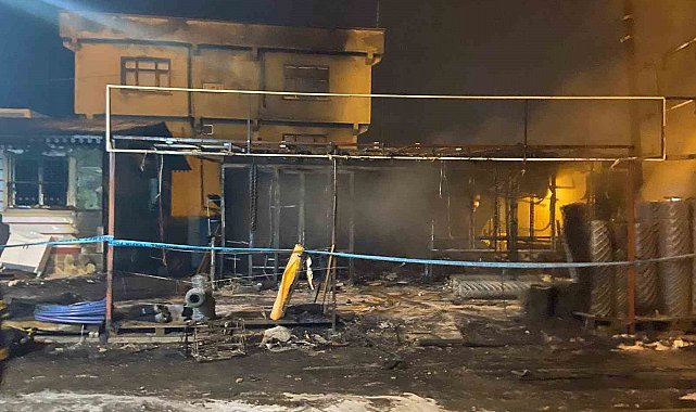 Diyarbakır'da hırdavat dükkanı alevlere teslim oldu