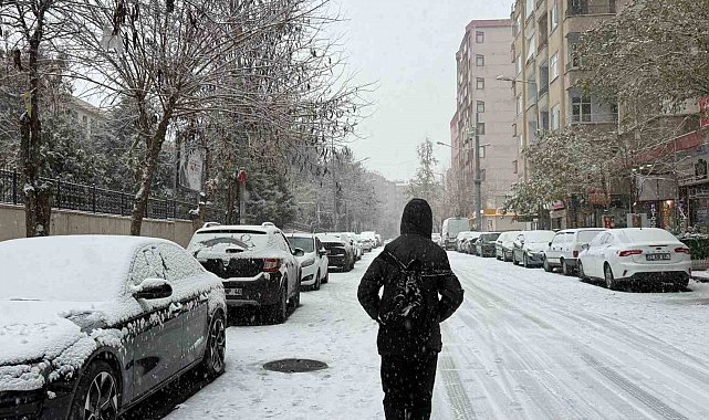 Diyarbakır'da kar tatili öğleden sonra geldi