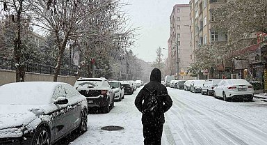 Diyarbakır'da kar tatili öğleden sonra geldi