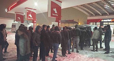 Diyarbakır'da karda mahsur kalanlara sıcak çorba desteği