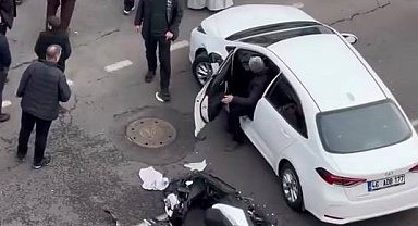 Diyarbakır'da otomobilin çarptığı motosikletli kurye yaralandı