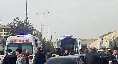 Diyarbakır'da otomobiller çarpıştı: 4 yaralı