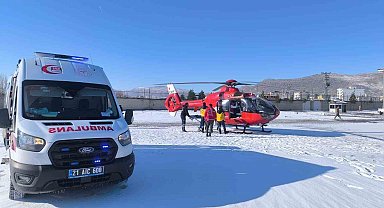 Diyarbakır'da sağlık ekipleri kar ve tipi demeden zamanla yarıştı