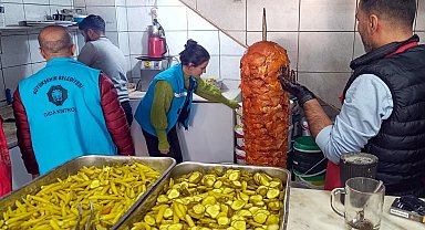 Diyarbakır'da son kullanma tarihi geçmiş 426 kilo ürün imha edildi