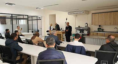 Diyarbakır'ın 57 yıllık kuyumculuk hafızası olan zanaatkar, öğretmenlerle buluştu