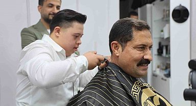 Down sendromlu kuaför Şükrü'den Vali Masatlı'ya yürek ısıtan tıraş