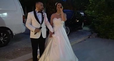 Düğünlerinde söyledikleri şarkı başlarına bela oldu