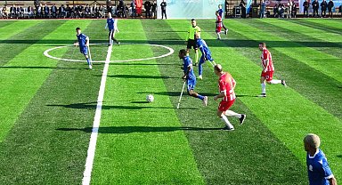 Dünya Engelliler Günü'nde Pendik'te anlamlı karşılaşma: hakim ve savcılar, ampute futbolcularla sahaya çıktı