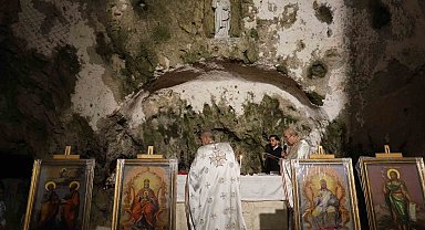 Dünya'nın ilk mağara kilisesinde Noel ayini