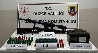 Düzce'de evinin bahçesinde havaya ateş eden 2 kişi yakalandı