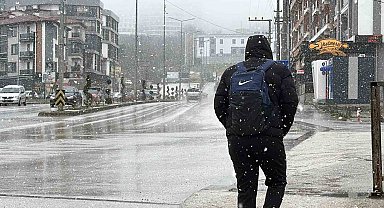 Düzce'ye mevsimin ilk karı düştü
